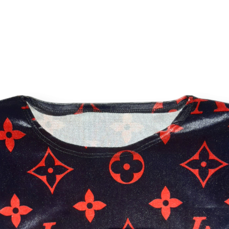 نمای جلوی بلوز مخمل مشکی زنانه با طرح قرمز