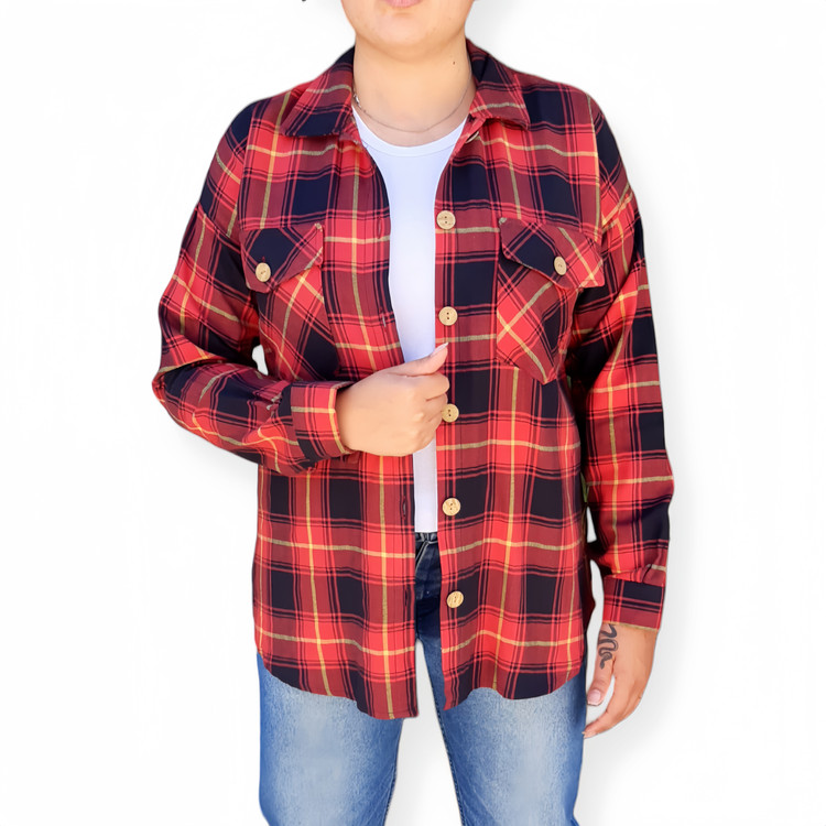 شومیز زنانه چهارخانه قرمز برند Selin Women – نمای کامل روی مانکن با استایل آزاد