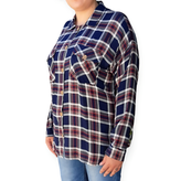 شومیز زنانه ترک چهارخانه رنگ سورمهای – نمای بغل با تنخور آزاد