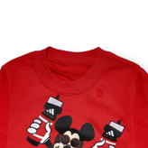 نمای نزدیک بلوز پنبهای کودک با طرح کارتونی میکی موس