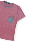 تیشرت زنانه ساده و خنک رنگ صورتی با یک جیب روی سینه نمای نزدیک