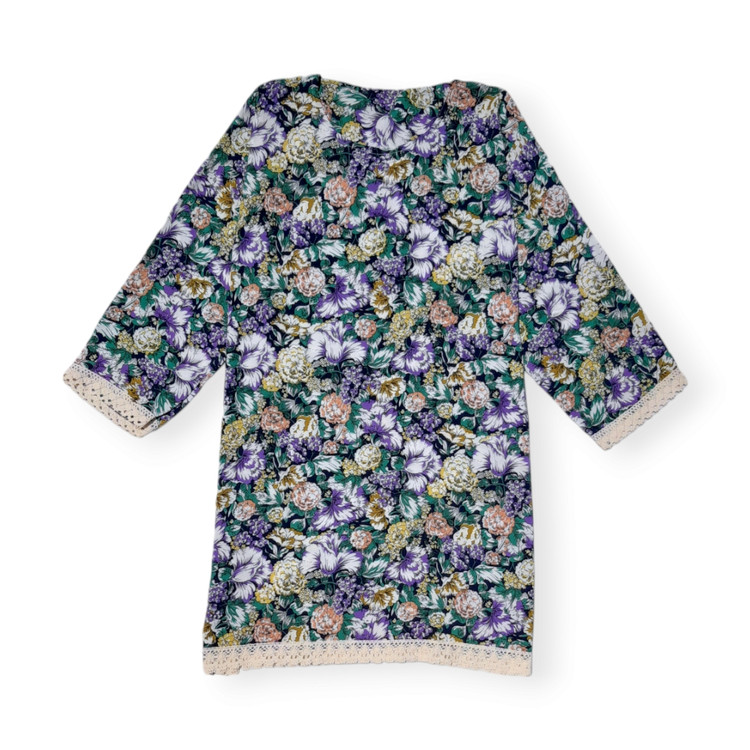 نمای جلوی بلوز زنانه مشکی ساده و راحت