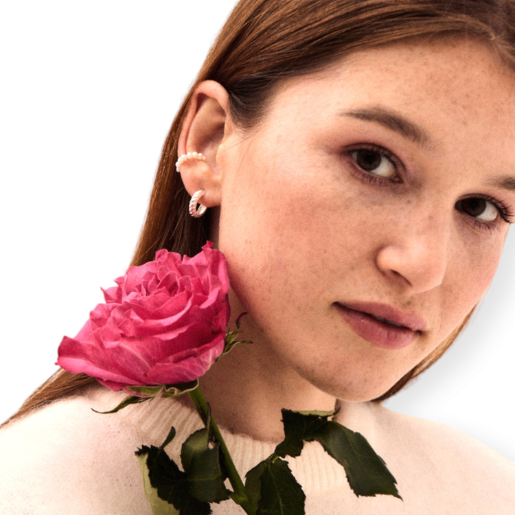 گوشواره حلقهای استیل پیچ زنانه نقرهای