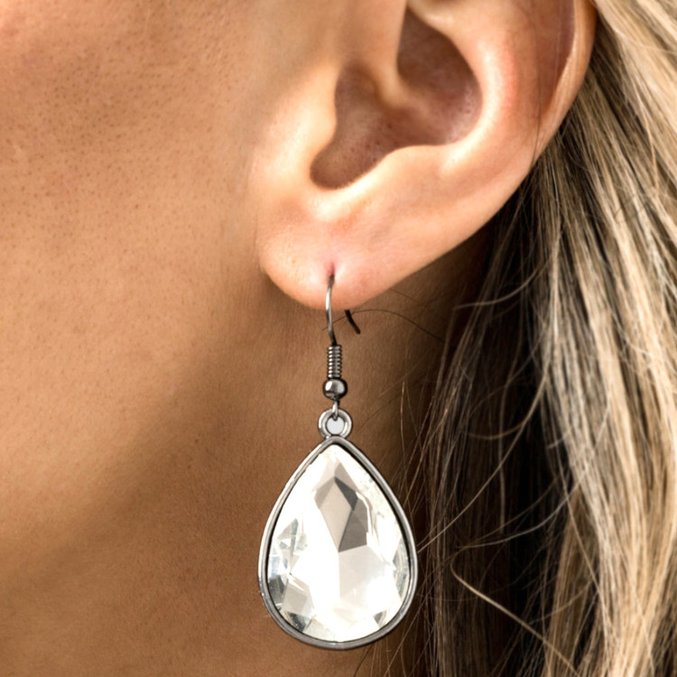 مدل خاص گوشواره آویزی مشکی زنانه با نگین سفید