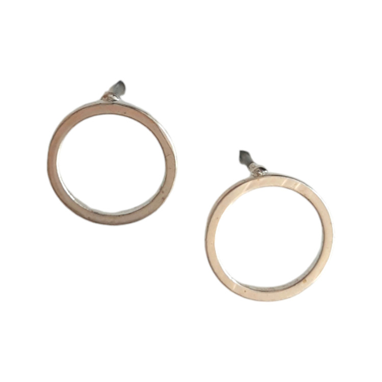 گوشواره میخی استیل طرح دایره مینیمال نقرهای زنانه