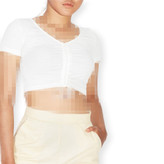 نمای بغل کراپ سفید با فرم جذب و استایل اسلیم فیت