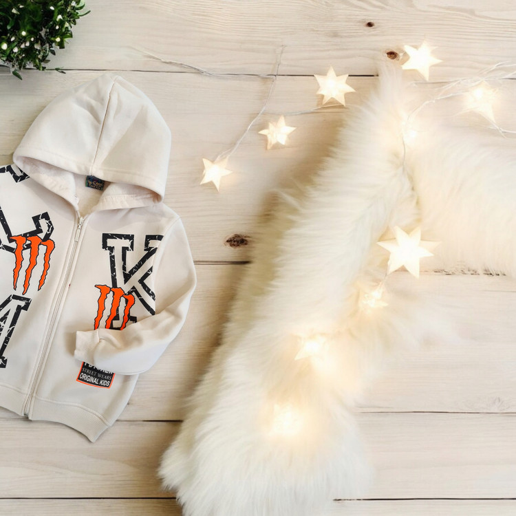 نمای جلوی سویشرت کرم پسرانه با کلاه و زیپ برند ترک CMK