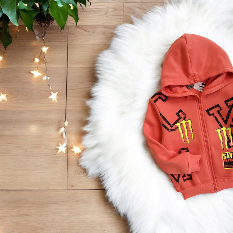 نمای نزدیک از سویشرت دورس آجری پسرانه داخل پنبهای با کلاه