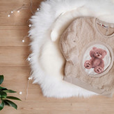 بلوز تدی پتویی بچگانه رنگ کرم با طرح خرس مناسب روزهای سرد