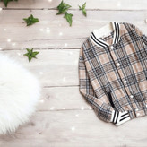 نمای نزدیک از آستین پشمی سویشرت پسرانه بیسبالی اورجینال ترک