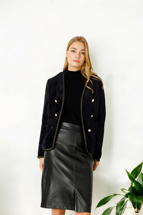 نمای نزدیک از خز کت زنانه Vitaly، لطافت و کیفیت بالا