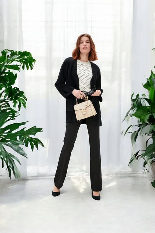 استایل کت زنانه خز دار با شلوار مشکی اسپرت