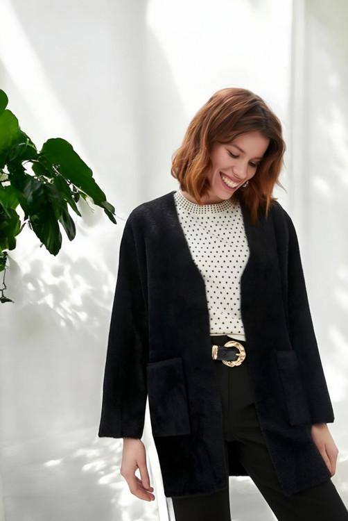 کت زنانه لانگ خزدار مشکی مناسب پاییز و زمستان