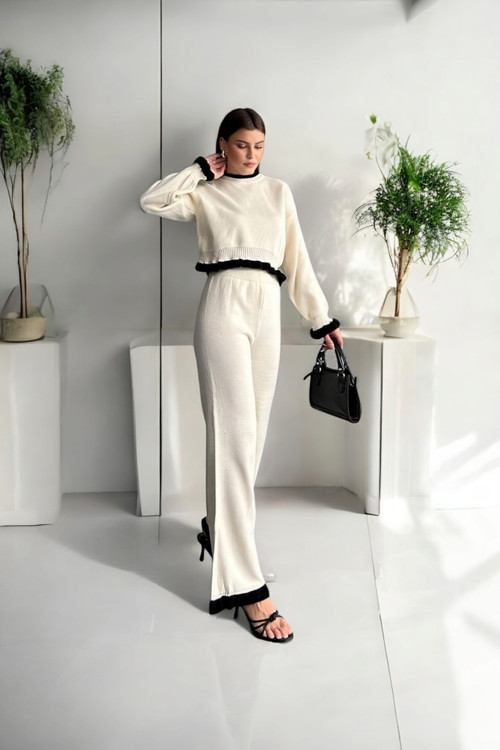 ست بلوز و شلوار زنانه بافت ضخیم کرم مناسب فصل سرما برند Sefer Life