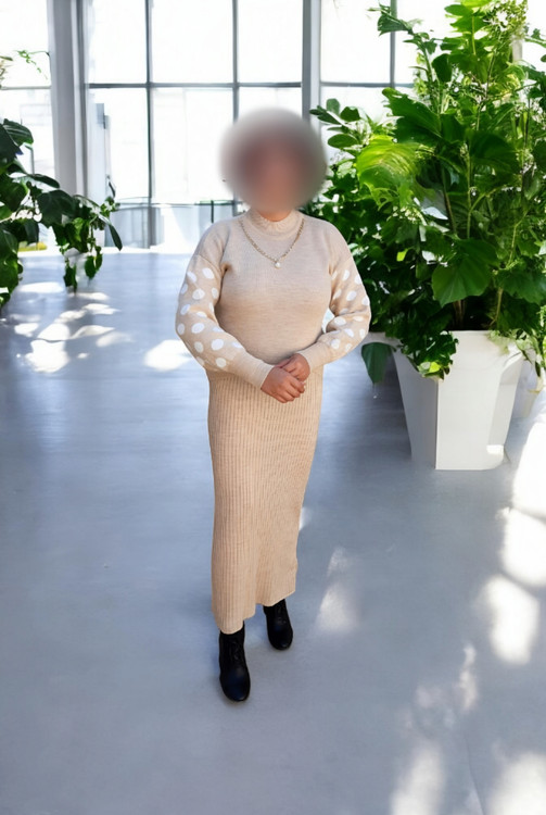 تصویر شیک از ست زمستانی زنانه Sefer Life روی مانکن با پسزمینه ساده