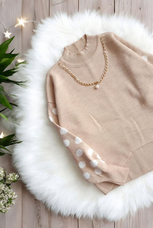 نمای نزدیک از بافت ضخیم و لطیف پارچه اکریلیک ترک کرم رنگ