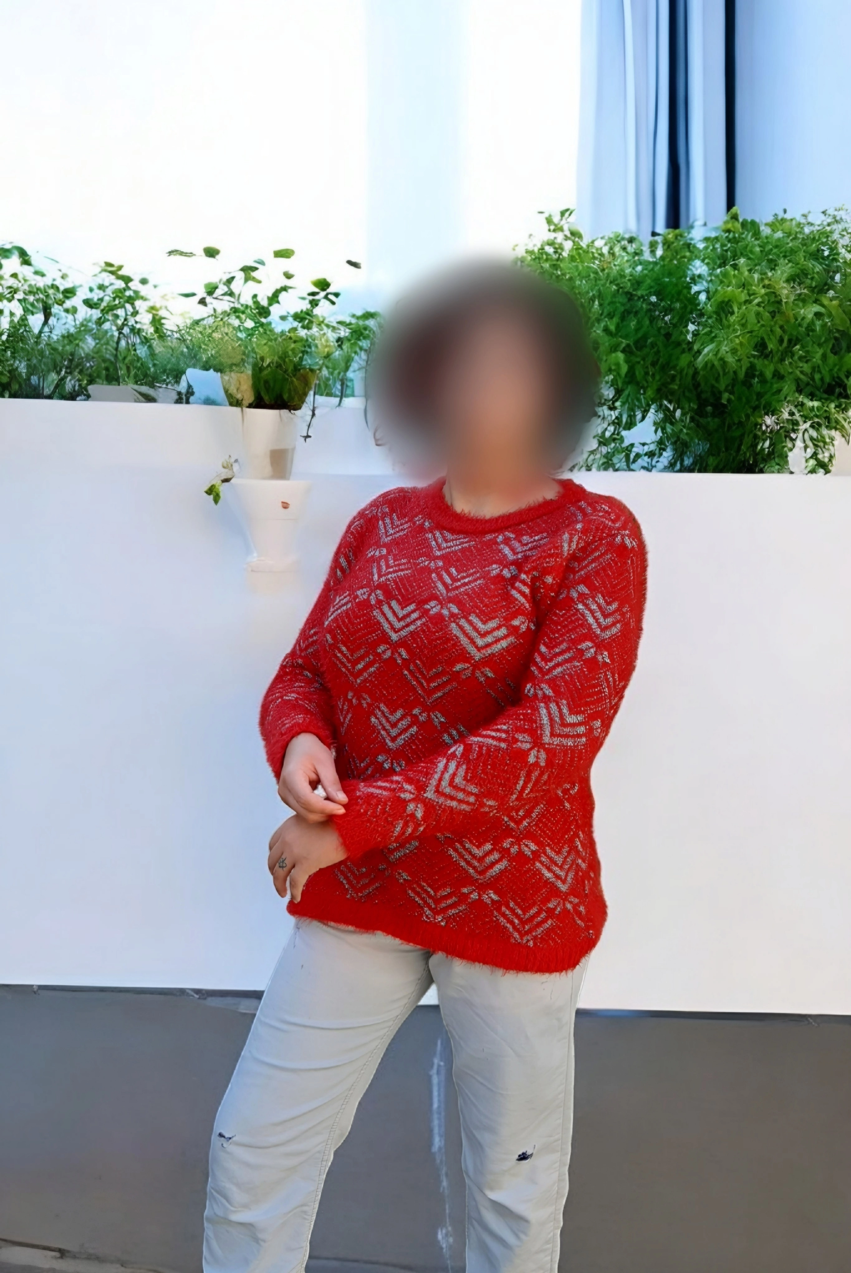 نمای کامل بلوز بافت زنانه خزدار پینترستی قرمز از برند Hayal