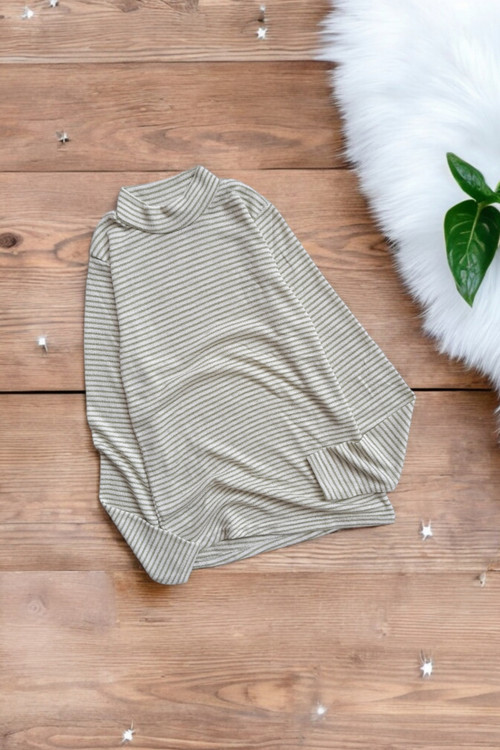 بلوز زنانه سبز فسفری یقه اسکی بافت ریز برند Miss Miray، استایل خاص و چشمگیر برای فصل پاییز