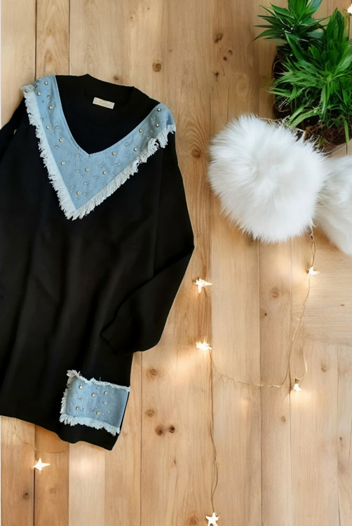 نمای نزدیک یقه بلوز با پارچه لی و تزیین مروارید