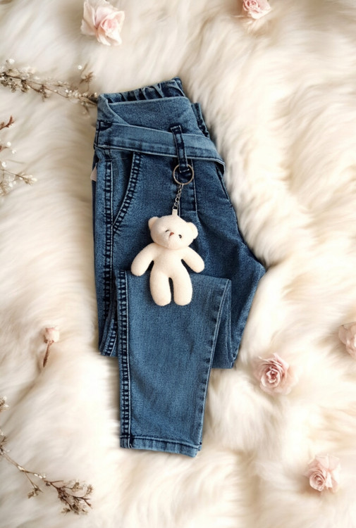 شلوار لی دخترانه سبک و لطیف مناسب استفاده روزمره و شیک پوشی