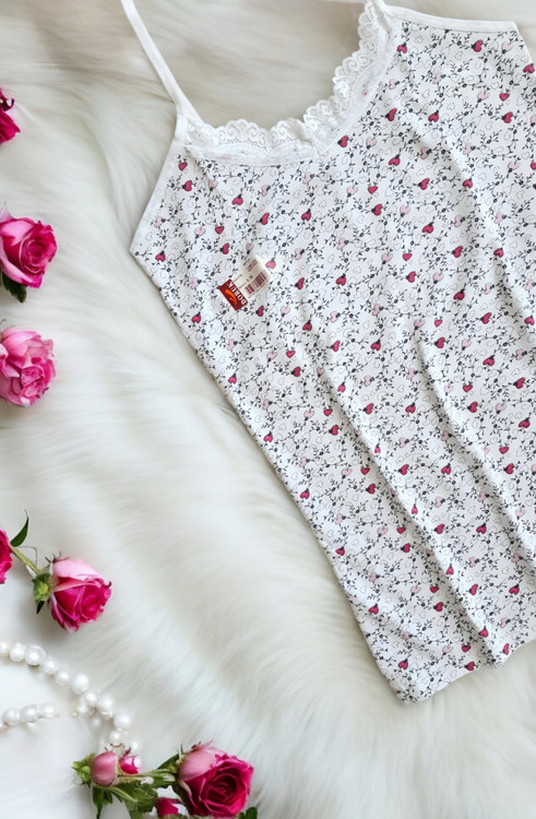 تاپ نخی دخترانه یقه هفت تور دار سفید با طرح قلب قرمز برند Doruk