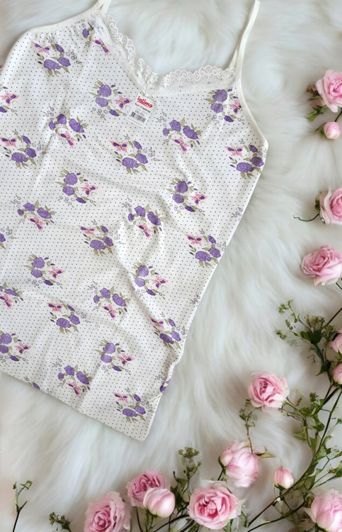 تاپ زنانه نخی کرم با گلهای بنفش برند Intimo