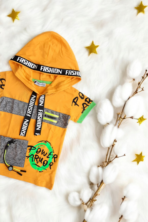 لباس زرد بچهگانه اسپرت با کلاه، تیشرت راحتی و روزمره