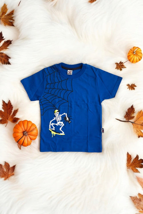 تیشرت بچهگانه آبی طرح اسکلت با تار عنکبوت