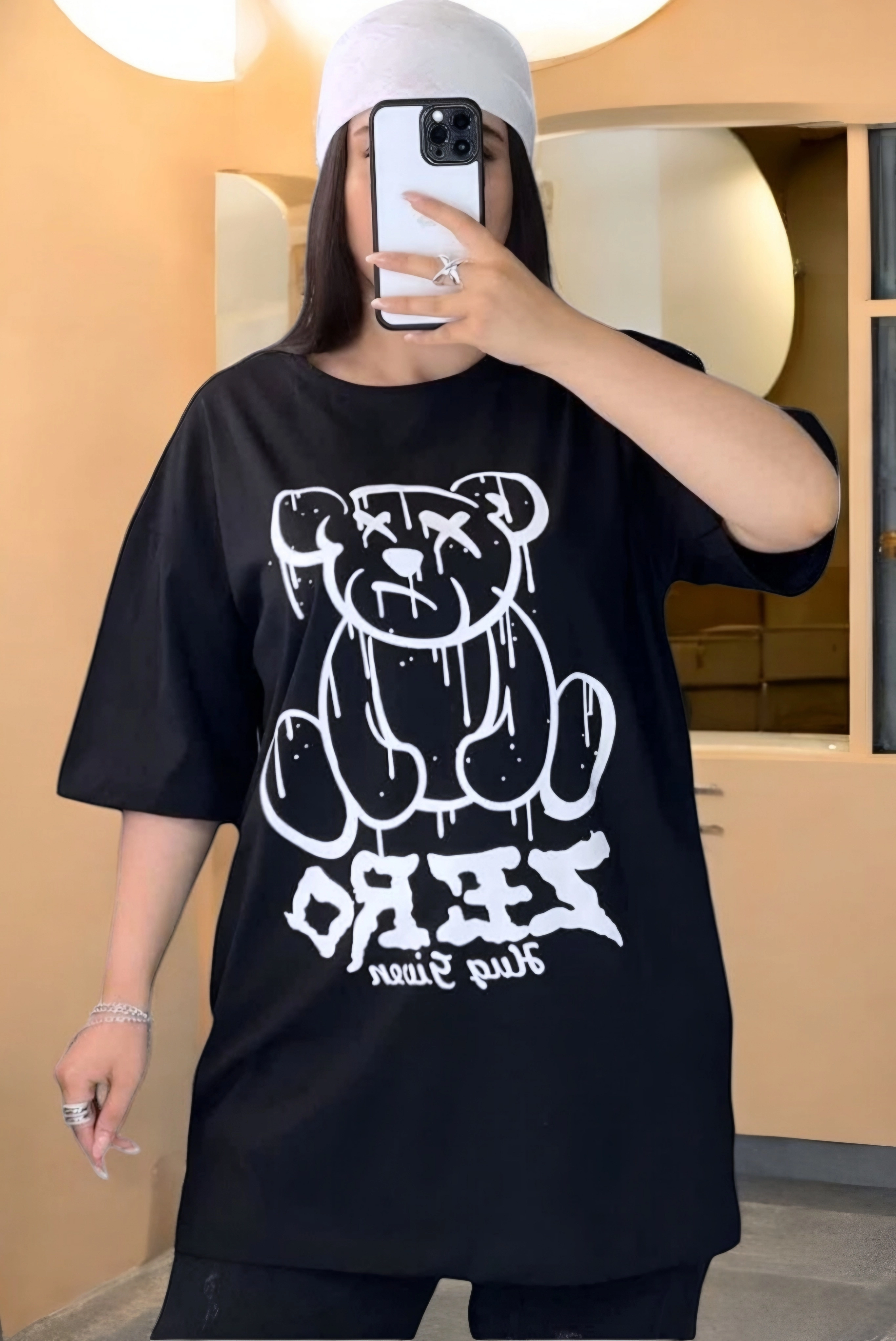 نمای بغل تیشرت سفید لانگ با آستین کوتاه