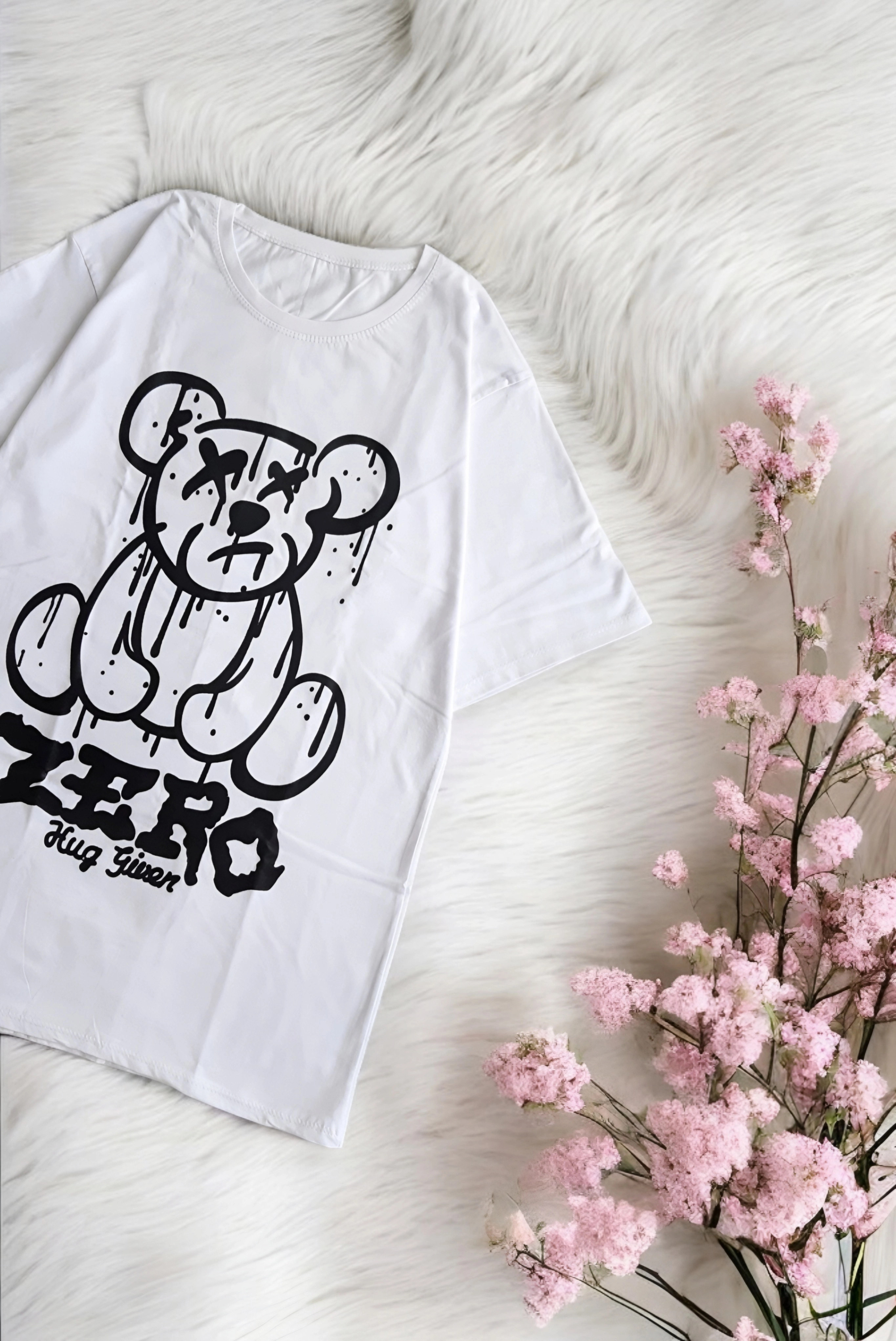تیشرت زنانه سفید رنگ با طرح فانتزی خرس، مدل لانگ و آزاد مناسب تابستان