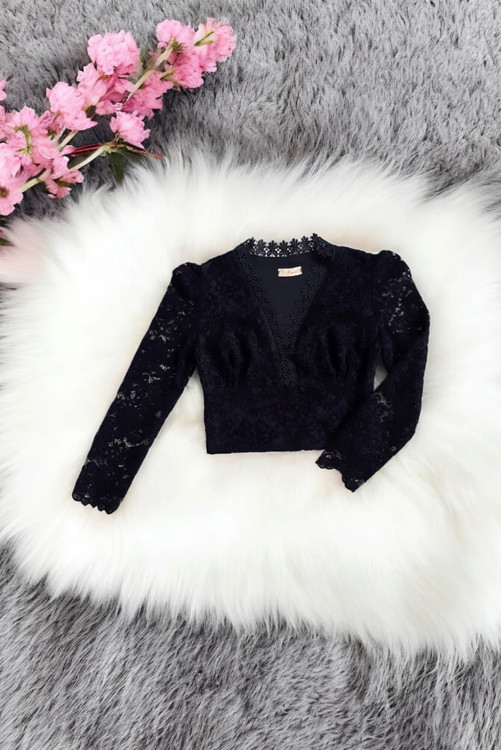 شومیز زنانه مشکی گیپور با آستر – طراحی کراپ و فیت بدن