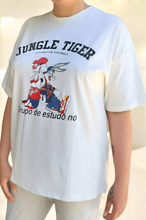 نمای بغل تیشرت لانگ اسپرت ترک رنگ شیری با استایل لش