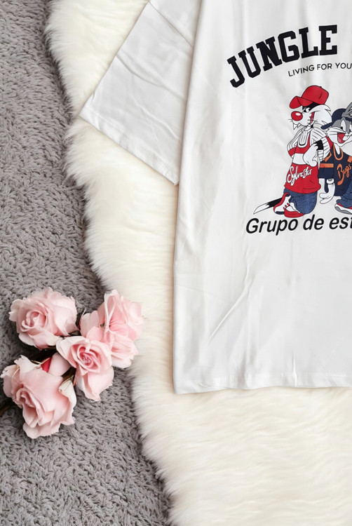 نمای نزدیک از بافت پارچه و دوخت دقیق تیشرت اسپرت ترک