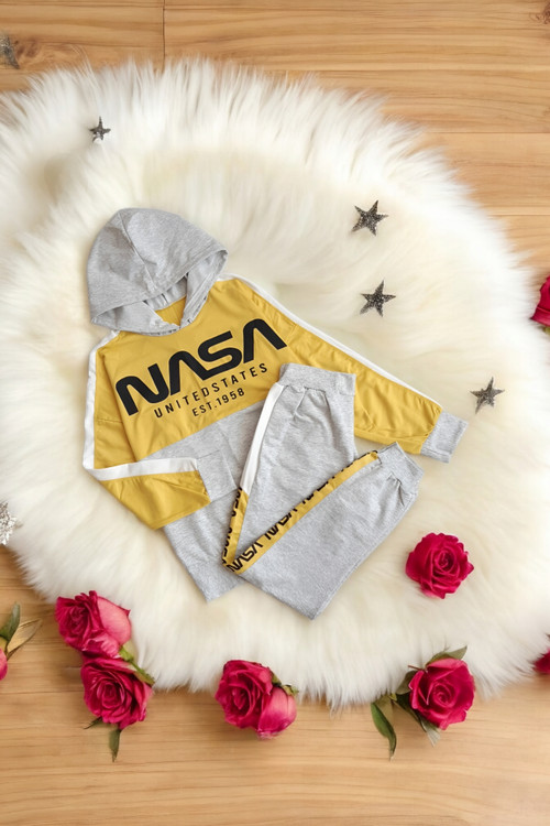 ست هودی و شلوار اسپرت رنگ زرد زنانه برند NASA مناسب فصلهای خنک