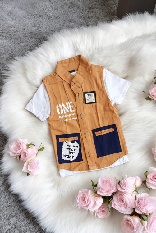 تیشرت سفید با جلیقه کرم شیک و رسمی مخصوص مهمانی کودک