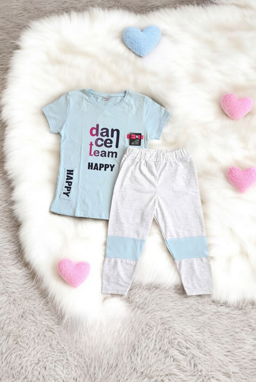 ست تیشرت آبی و شلوارک طوسی روشن برای استفاده روزمره