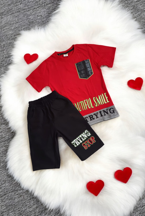 ست تیشرت چاپی قرمز و شلوارک مشکی مخصوص پسران فعال