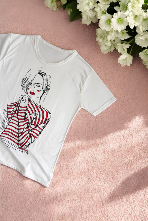 تیشرت زنانه فری سایز سفید نخی با چاپ دختر مناسب بهار و تابستان