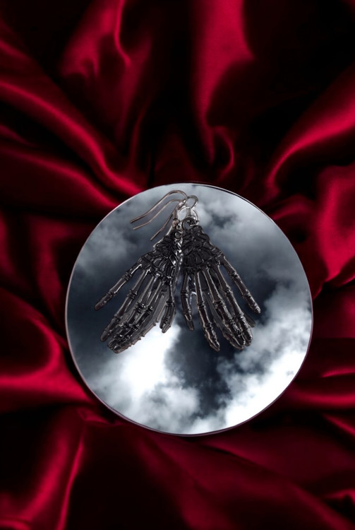 گوشواره فانتزی زنانه با طرح اسکلت مناسب هالووین