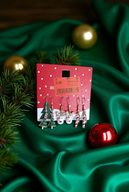 گوشواره استیل کریسمسی با طرح گوزن و درخت کاج