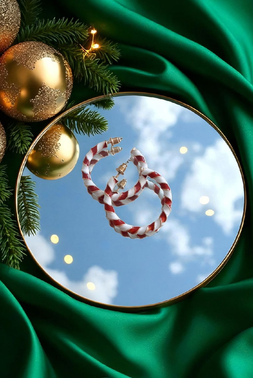 گوشواره استیل نیمحلقهای طرح آبنبات کریسمسی