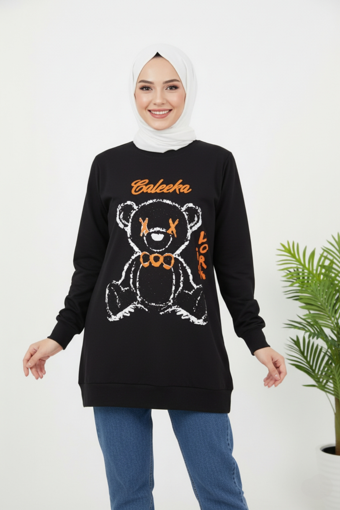 بلوز زنانه مشکی لانگ اسپرت با چاپ خرس – مناسب استایل کژوال