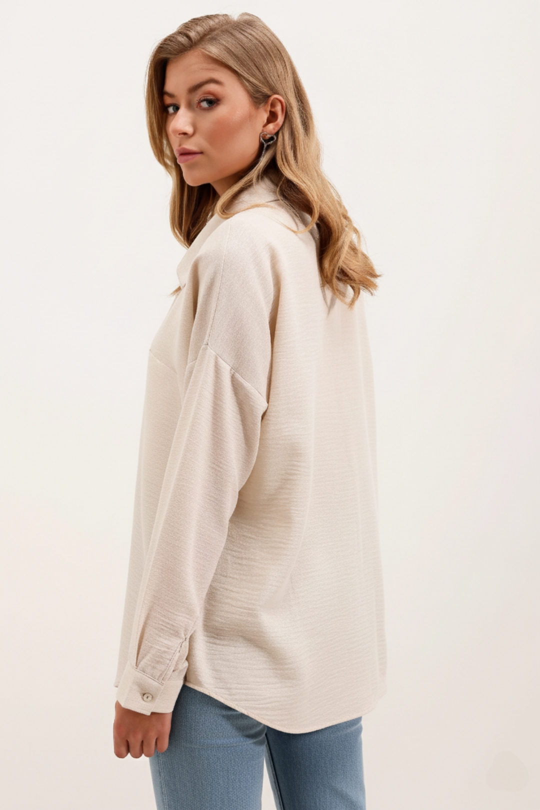 شومیز زنانه خنک تابستانی با پارچه لینن صددرصد پنبه – نمای پشت